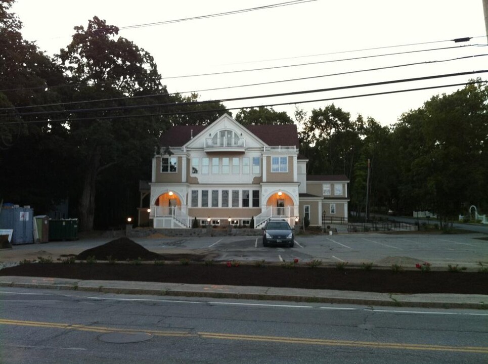 19 Main St in Salem, NH - Building Photo