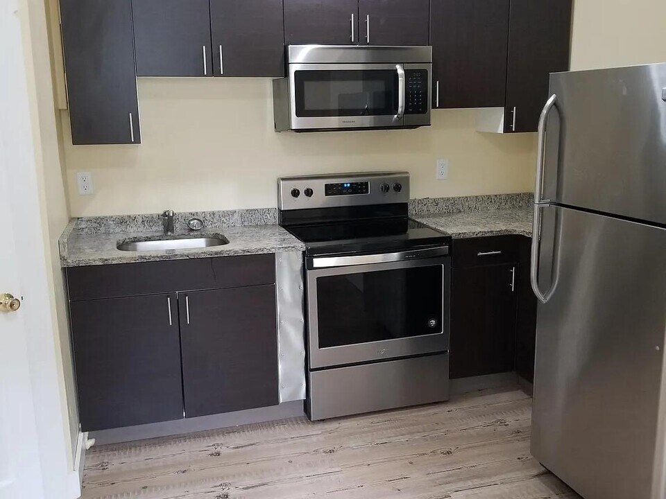 41 Leavitt St in Brockton, MA - Building Photo