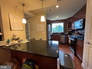 4127 S Four Mile Run Dr in Arlington, VA - Building Photo - Building Photo