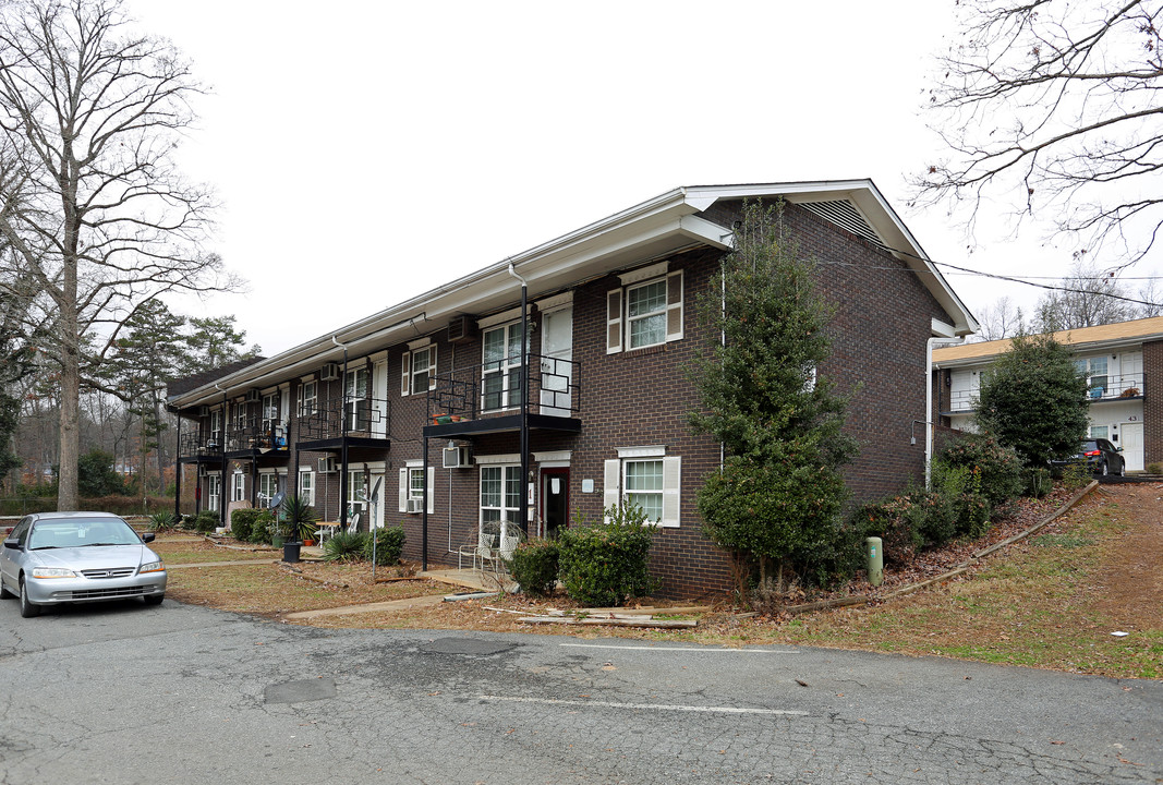 Lakewood Manor in Charlotte, NC - Building Photo