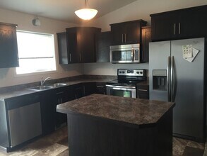 1220 S Beach Way in West Fargo, ND - Building Photo - Building Photo