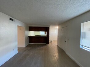 2709 Villalovos Ct in Bakersfield, CA - Building Photo - Building Photo
