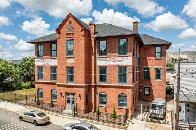 70 Roseville Ave in Newark, NJ - Foto de edificio - Building Photo