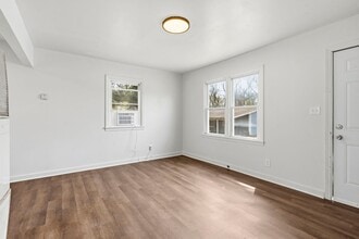 700 1/2 S West Ave in Springfield, MO - Building Photo - Building Photo