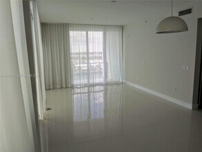 7928 East Dr in North Bay Village, FL - Building Photo - Building Photo