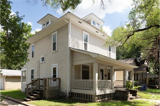 property at 1258 N Lewellen Ave