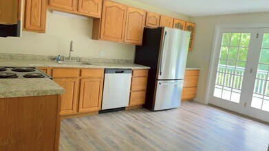 53 Gear Rd in Rochester, NH - Foto de edificio - Building Photo