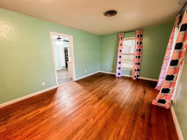 1549 NORRIS Rd in Wichita Falls, TX - Foto de edificio - Building Photo