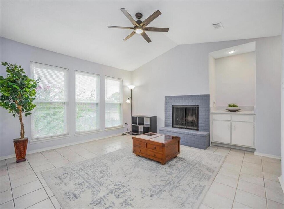 9009 Richmond Ave. in Houston, TX - Building Photo