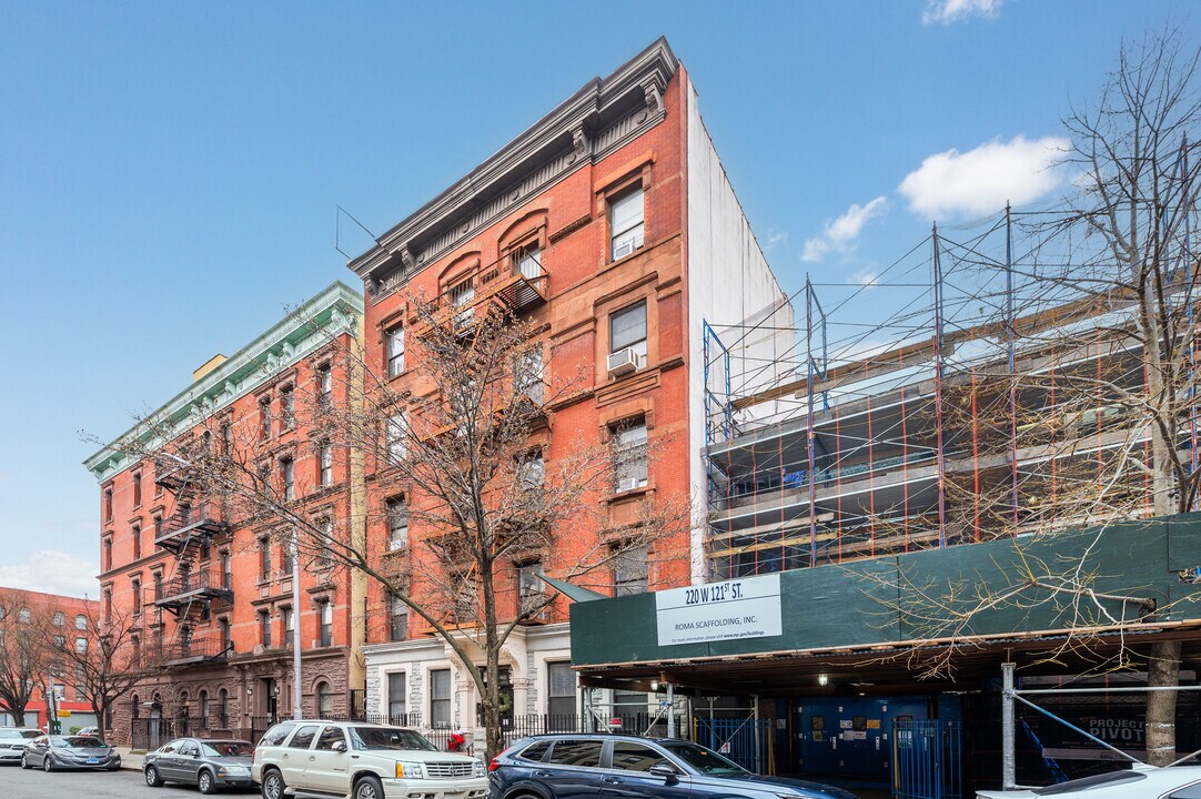 206 W 121st St in New York, NY - Building Photo