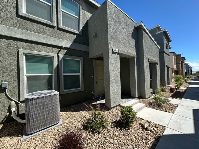 5013 Chapin Mesa Ave in Enterprise, NV - Building Photo - Building Photo