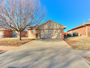 405 Apache Gate Dr in Oklahoma City, OK - Building Photo - Building Photo