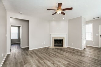 3400 Roundlake Lane in Whitestown, IN - Foto de edificio - Building Photo