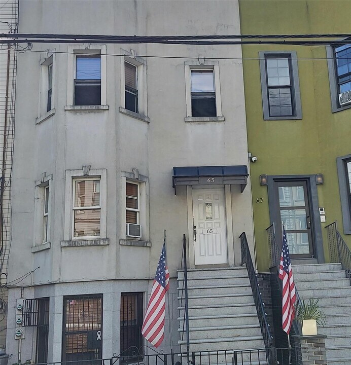 65 Hausman St in Brooklyn, NY - Building Photo