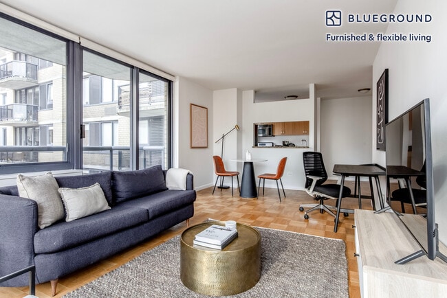 235 W 48th St in New York, NY - Building Photo - Building Photo