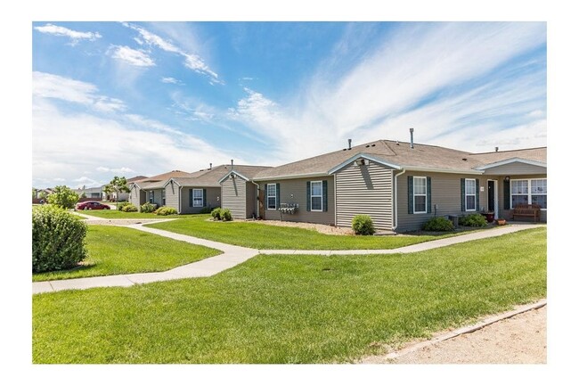 Lakewood Village Apartments in Mandan, ND - Building Photo - Building Photo