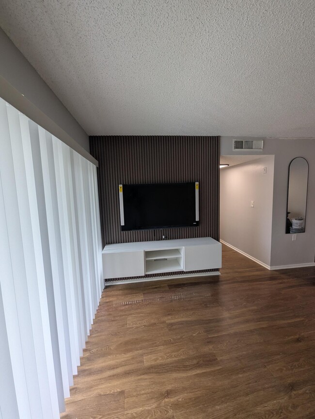1089 Benoist Farms Rd in West Palm Beach, FL - Building Photo - Building Photo