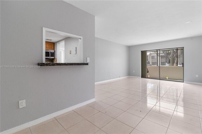 7953 SW 104th St in Miami, FL - Building Photo - Building Photo