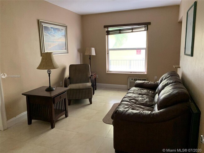 4025 Indian Creek Dr-Unit -202 in Miami Beach, FL - Building Photo - Building Photo