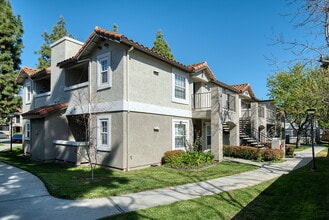 Camino Ruiz Square in Camarillo, CA - Foto de edificio - Building Photo