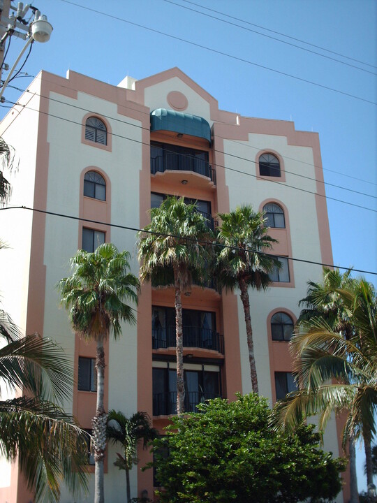 Renaissance Golden Gate in Sarasota, FL - Building Photo