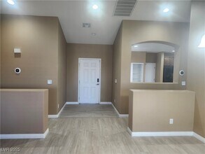 5154 Walbrook Ln in Las Vegas, NV - Building Photo - Building Photo