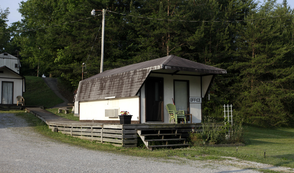 1117 S Roane St in Harriman, TN - Building Photo