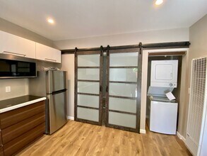 560 Warrington Ave in Redwood City, CA - Building Photo - Building Photo