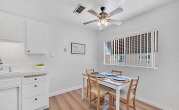 7904 Laurel Canyon Blvd in Los Angeles, CA - Building Photo - Building Photo