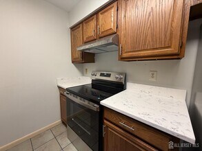 9208 Tamarron Dr in Plainsboro, NJ - Building Photo - Building Photo