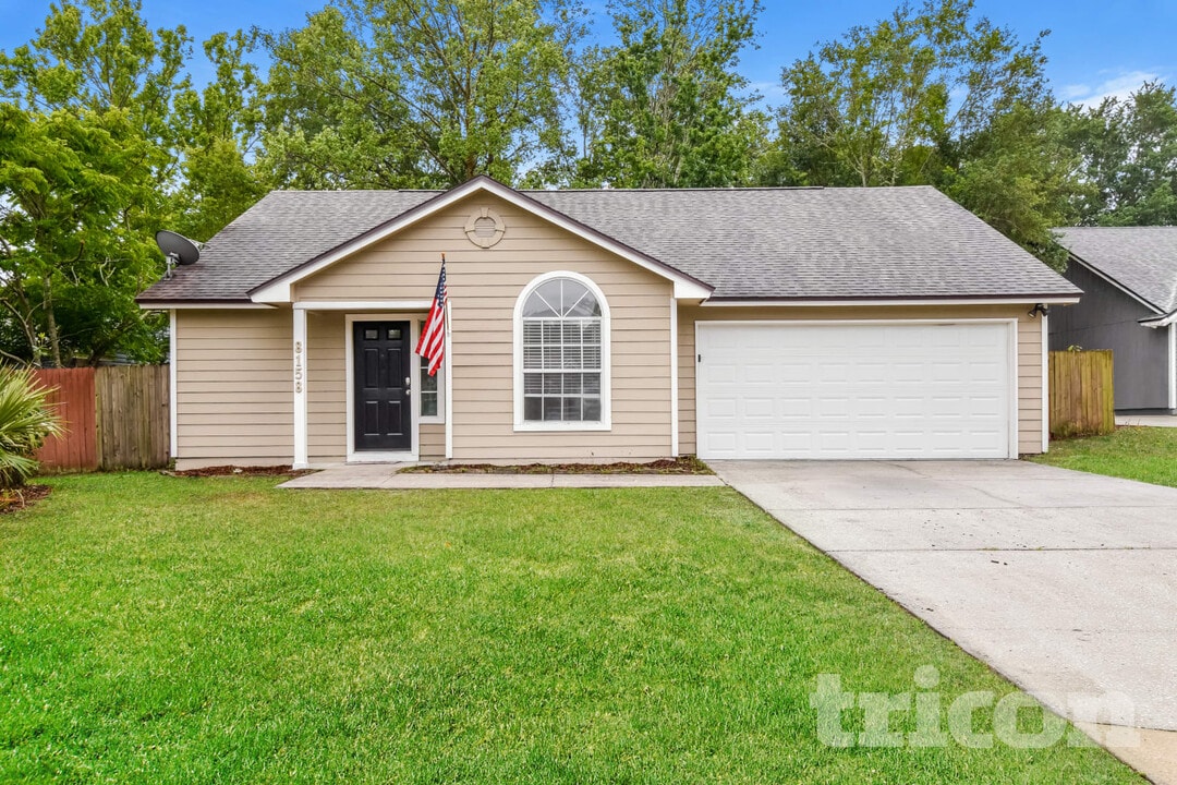 8158 Pilgrims Trace Dr in Jacksonville, FL - Foto de edificio