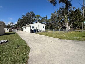 819 Franklin Ave in Ellenton, FL - Foto de edificio - Building Photo