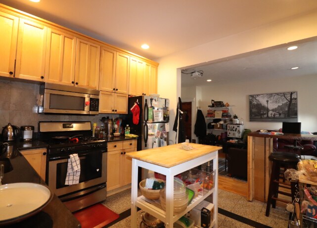 69 Babcock St, Unit 2 in Brookline, MA - Foto de edificio - Building Photo