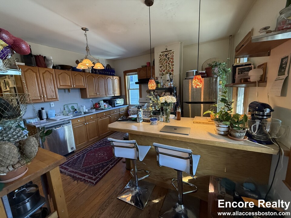 346 Faneuil St, Unit 2 in Boston, MA - Building Photo