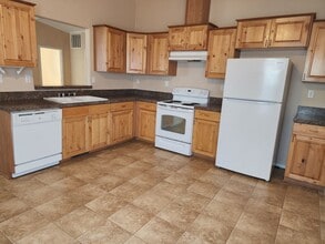 313 E Lime St in Portales, NM - Building Photo - Building Photo