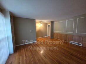 11332 E Minor Dr in Kansas City, MO - Foto de edificio - Building Photo
