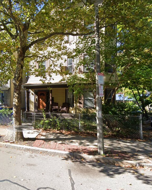 137 Centre St in Boston, MA - Building Photo