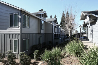 Sierra Oaks in Cameron Park, CA - Building Photo - Building Photo