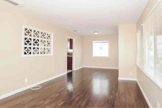 11630 Kittridge St in Los Angeles, CA - Building Photo - Building Photo