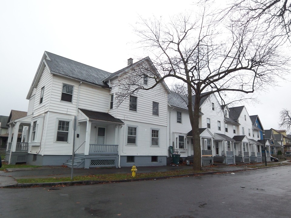 121-127 Lenox St in Rochester, NY - Building Photo