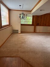 820 Bartsch Ln, Unit Floor 1 in Pittsburgh, PA - Foto de edificio - Building Photo