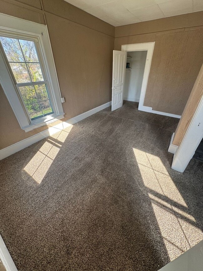 property at 1203 S Hamilton St