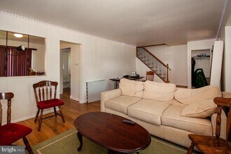 10 Sherwood Ln in Glassboro, NJ - Building Photo - Building Photo