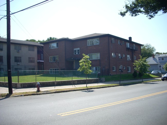 158-160 Dehart Pl in Elizabeth, NJ - Building Photo - Building Photo