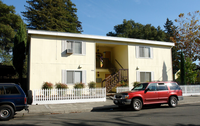 1000 Ripley St in Santa Rosa, CA - Building Photo - Building Photo