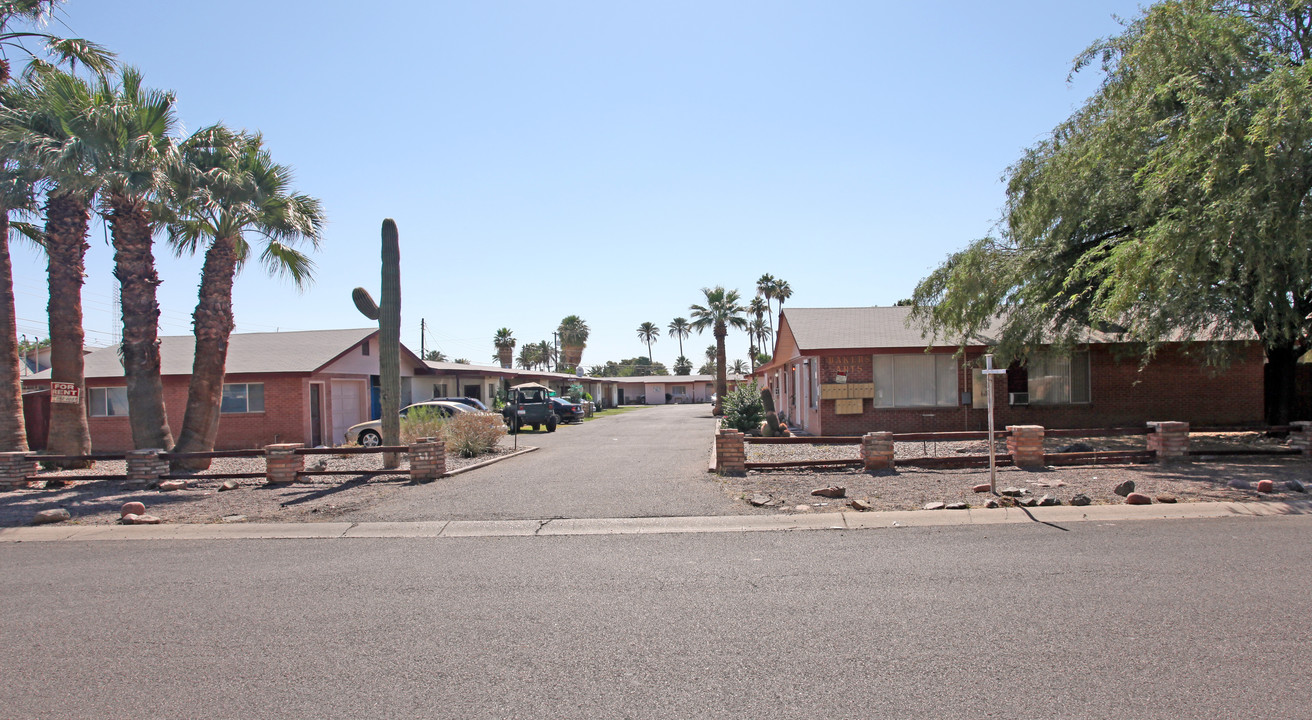 Baker's Apartments in Phoenix, AZ - Building Photo