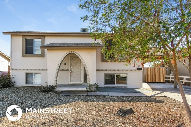 7623 W Osborn Rd in Phoenix, AZ - Foto de edificio - Building Photo