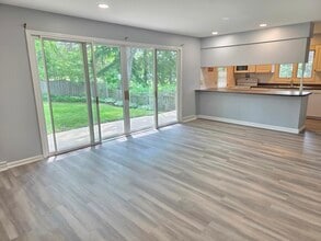 95 Pine Ct in Crystal Lake, IL - Building Photo - Building Photo
