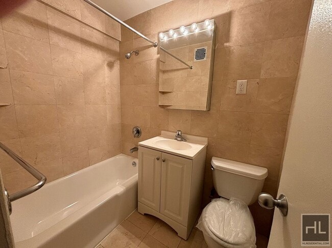 EAST 49 STREET in New York, NY - Foto de edificio - Building Photo