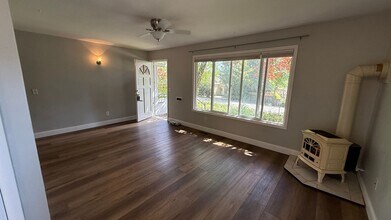 3567 SW Hume St in Portland, OR - Building Photo - Building Photo
